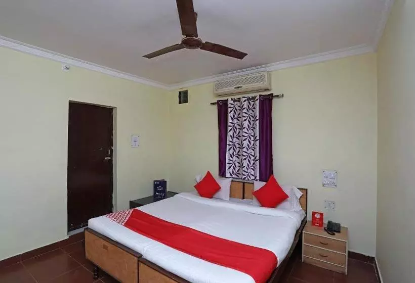 Oyo 28355 Hotel Raj Mahal