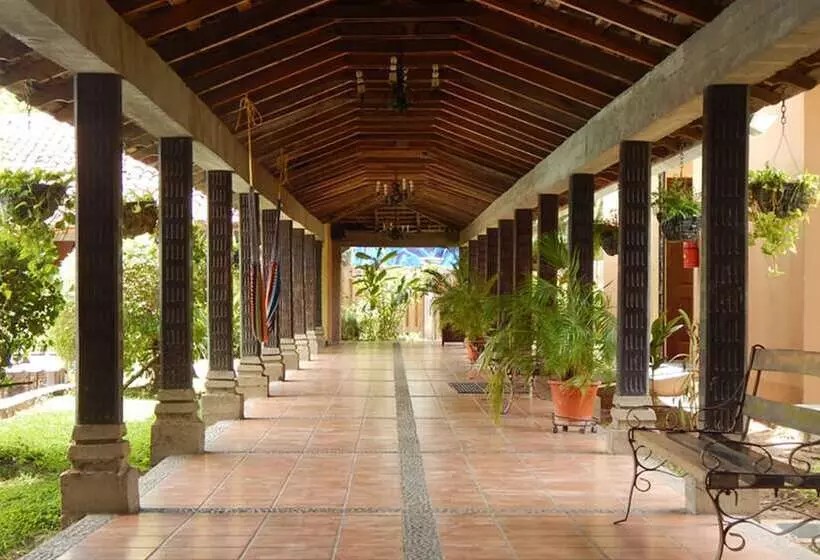 هتل Hacienda Gualiqueme