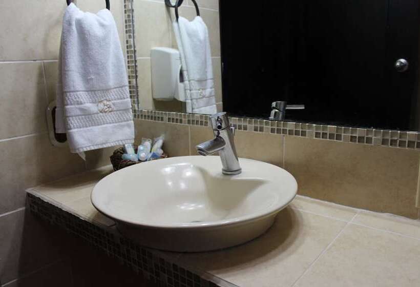 هتل Hacienda Gualiqueme