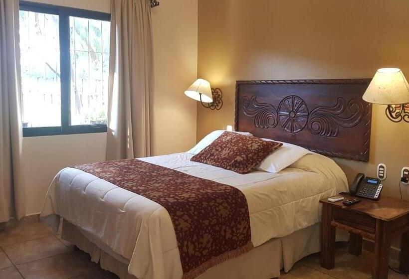 هتل Hacienda Gualiqueme