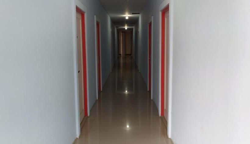 پانسیون Reddoorz Near Taman Murjani