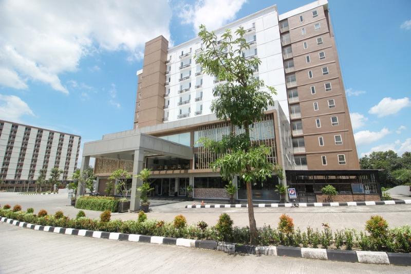 פנסיון Reddoorz Plus @ Laksda Adisucipto Street