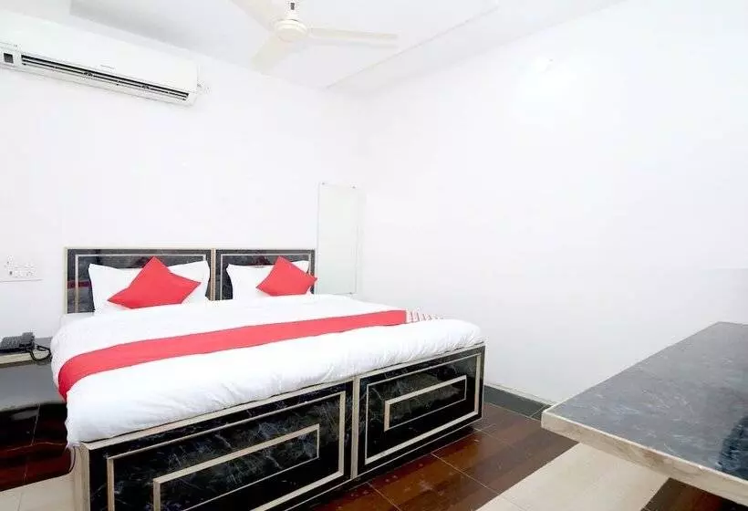 Oyo 26738 Hotel Supreet