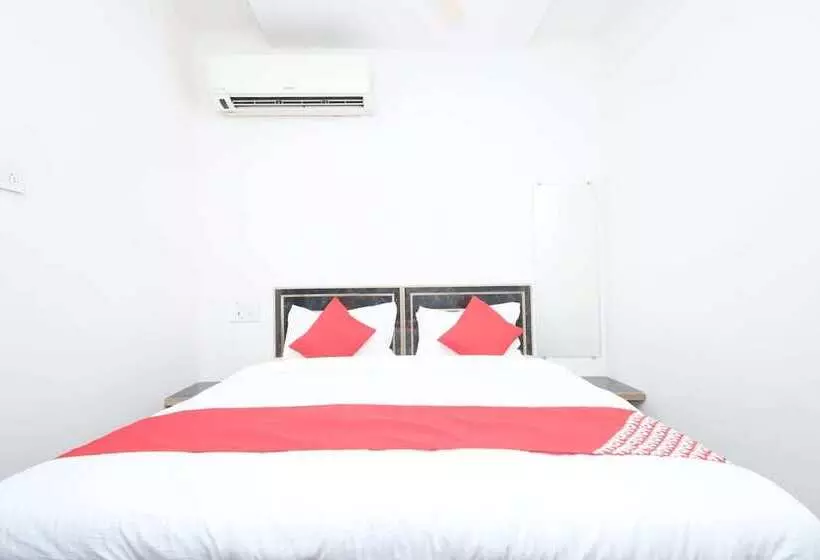 Oyo 26738 Hotel Supreet