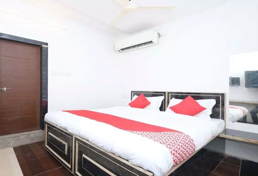 Oyo 26738 Hotel Supreet