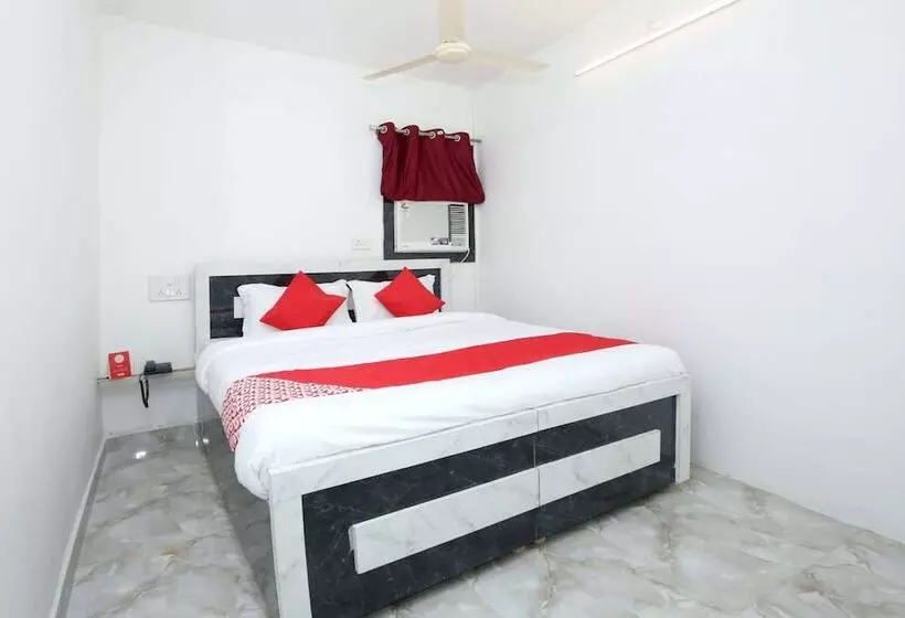 Oyo 26738 Hotel Supreet