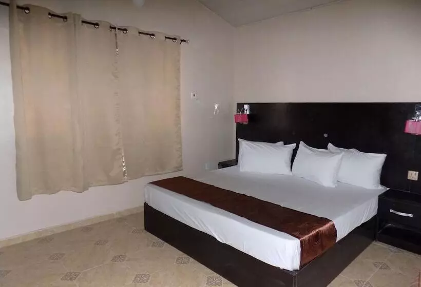 ホテル Posh Apartments Business