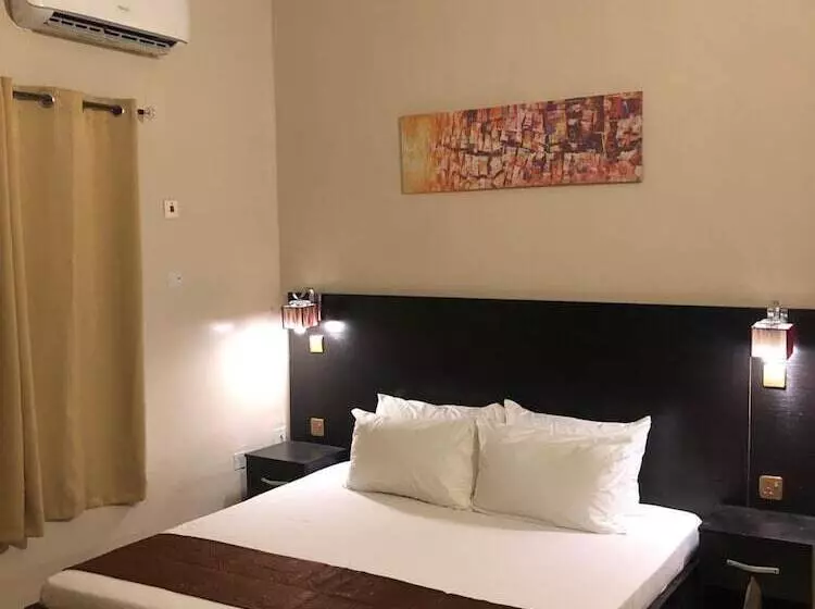 ホテル Posh Apartments Business