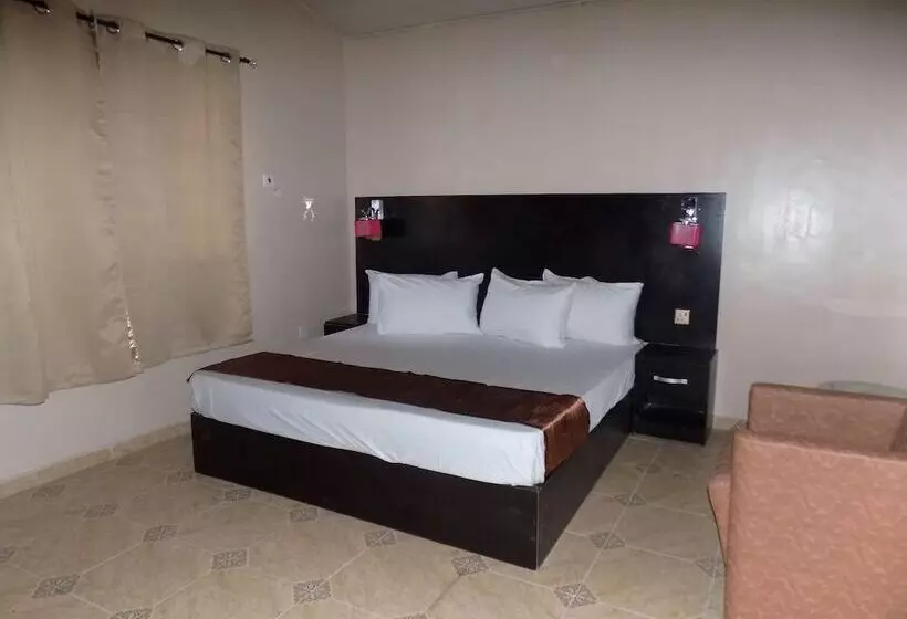 ホテル Posh Apartments Business
