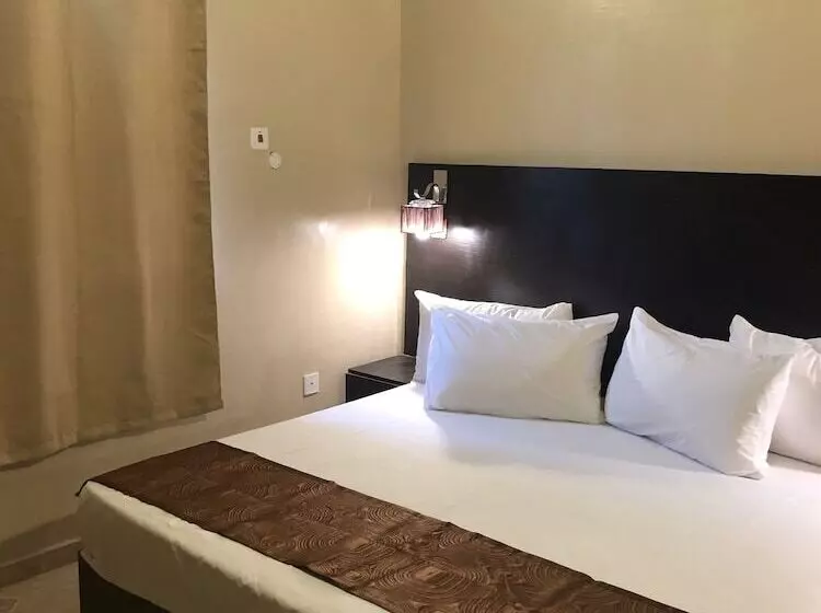 ホテル Posh Apartments Business