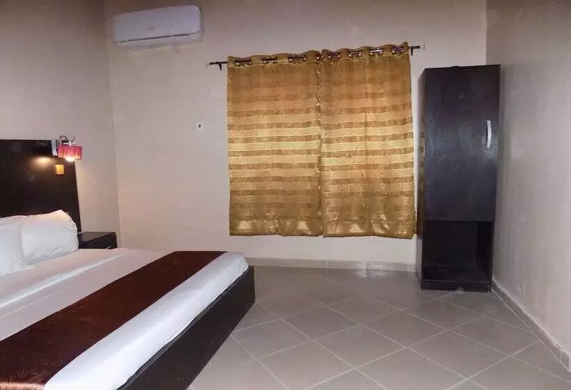 ホテル Posh Apartments Business