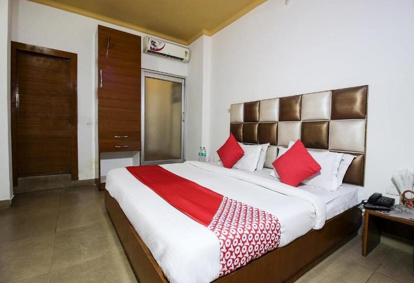 Hotel Oyo 23515 Shagun