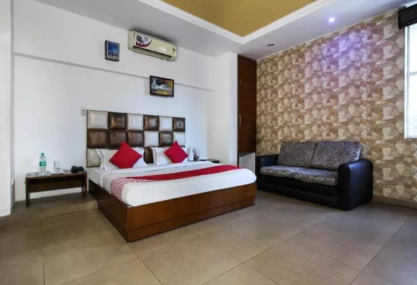 Hotelli Oyo 23515 Shagun