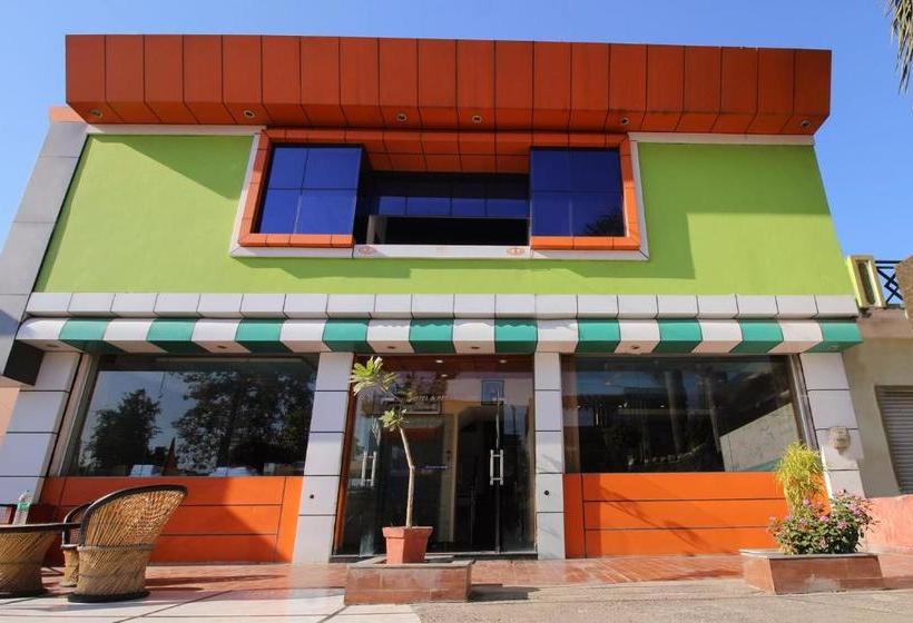 Hotel Oyo 23515 Shagun