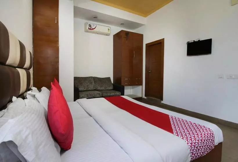 Hotelli Oyo 23515 Shagun