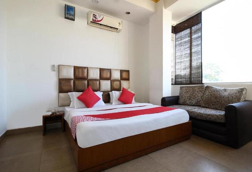 Hotel Oyo 23515 Shagun