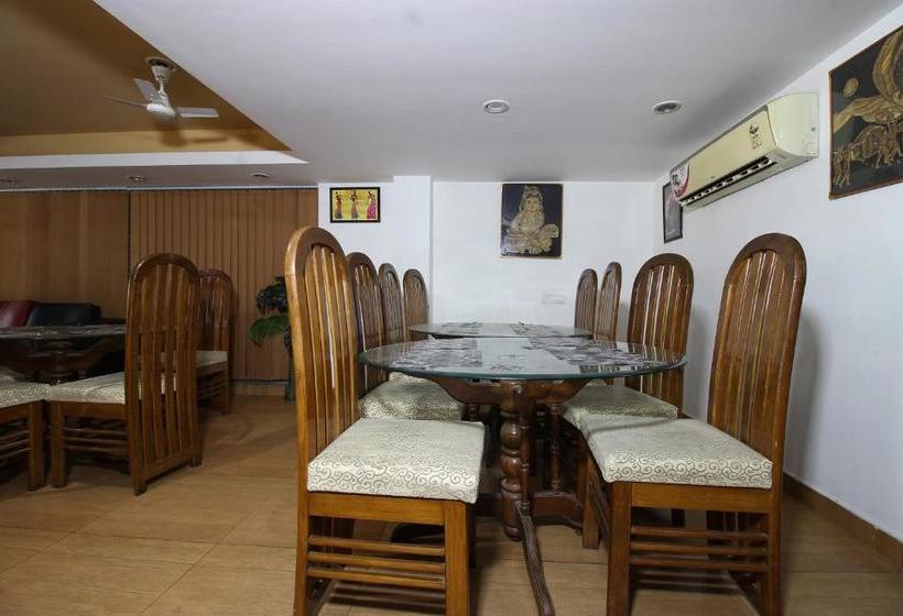 Hotel Oyo 23515 Shagun