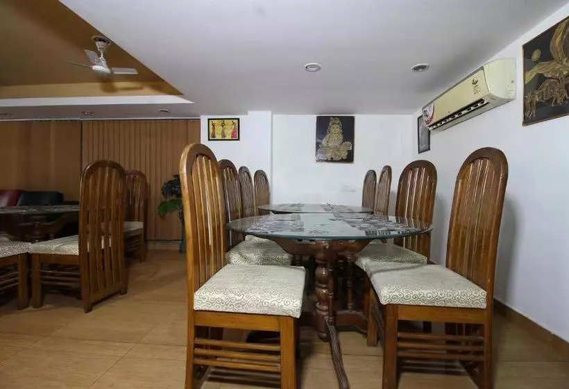 Hotelli Oyo 23515 Shagun