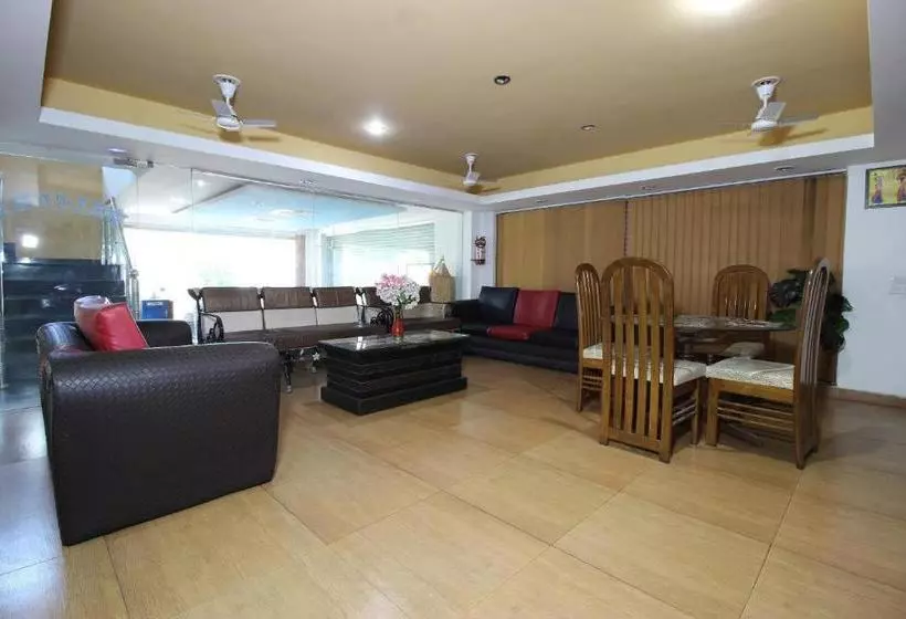 Hotelli Oyo 23515 Shagun