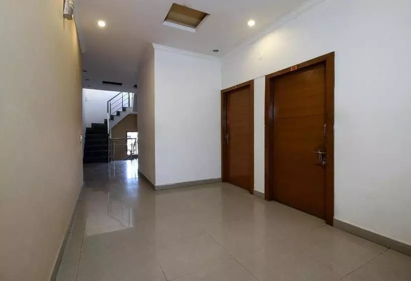 Hotelli Oyo 23515 Shagun