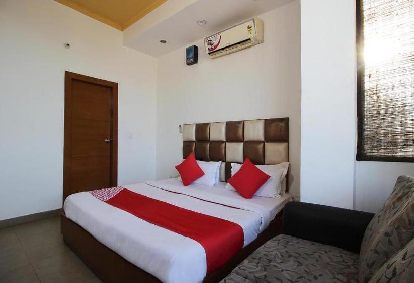 Hotel Oyo 23515 Shagun