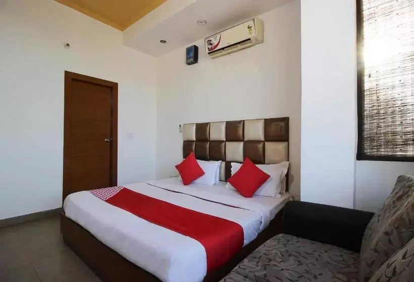 Hotelli Oyo 23515 Shagun