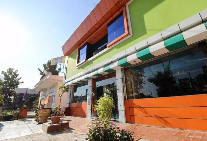 Hotelli Oyo 23515 Shagun