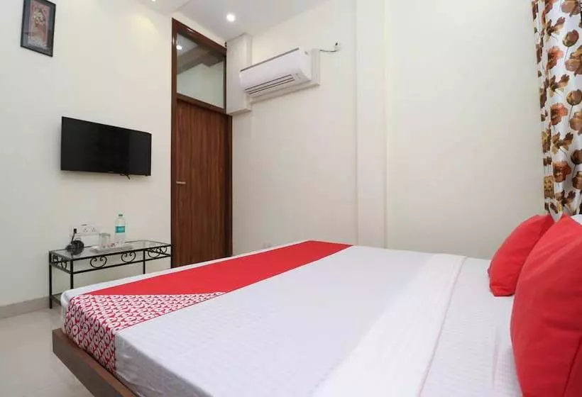 هتل Oyo 24025 Sharan Square