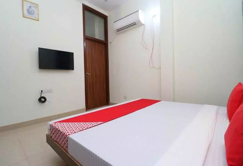 هتل Oyo 24025 Sharan Square