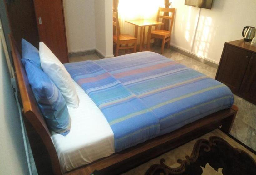 Ibisa Hotel Takoradi