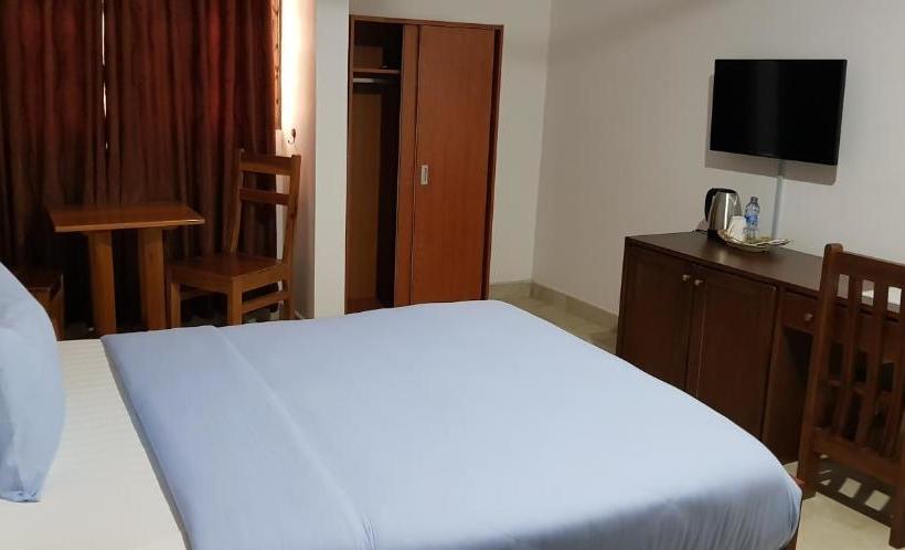 Ibisa Hotel Takoradi