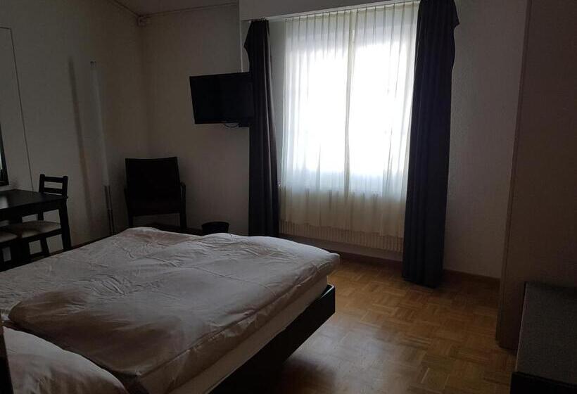 הוסטל Auberge De La Couronne