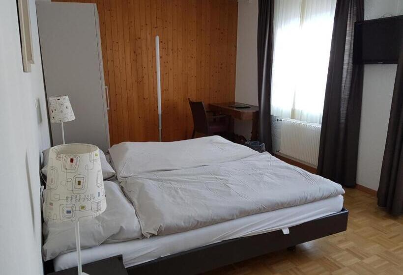 הוסטל Auberge De La Couronne