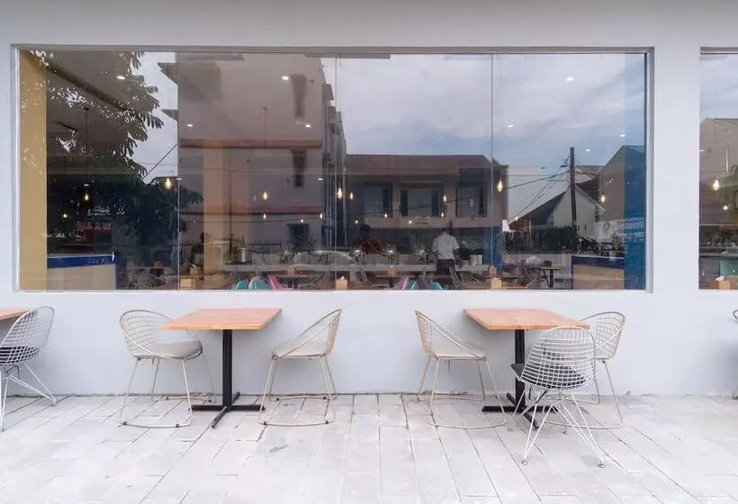 ホテル Capital O 436 Raz Residence