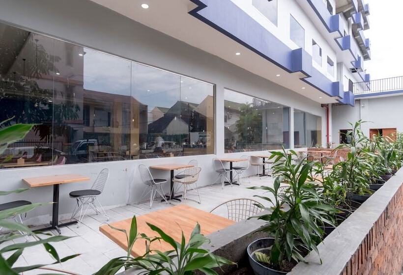 Hotel Capital O 436 Raz Residence