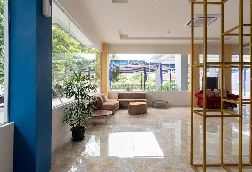 ホテル Capital O 436 Raz Residence