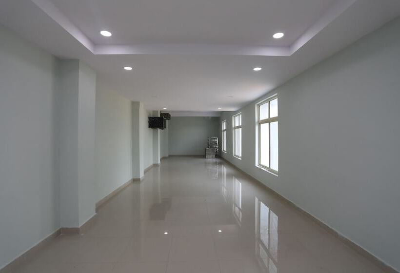 Oyo 18314 Hotel Kailash Mansarovar And Banquet Hall