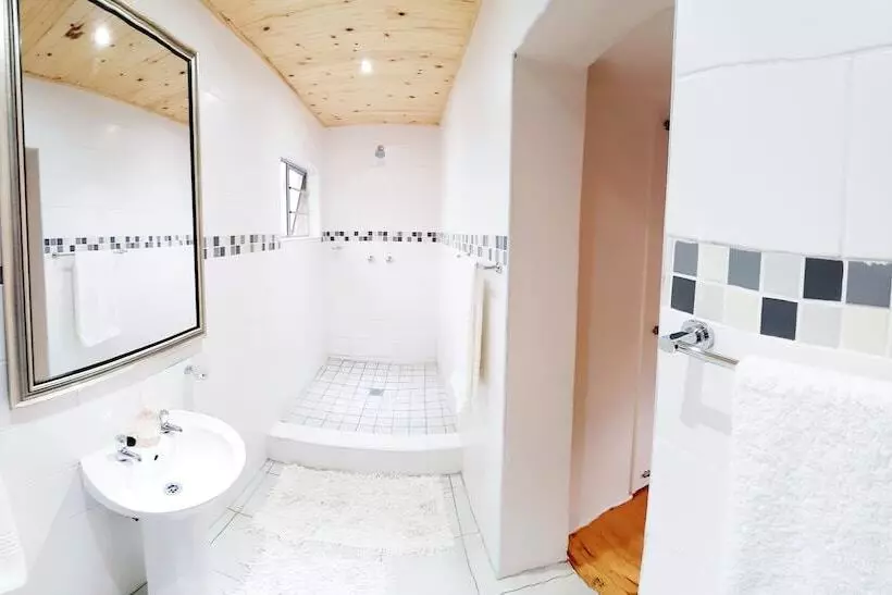 Majatalo Madeira Bed