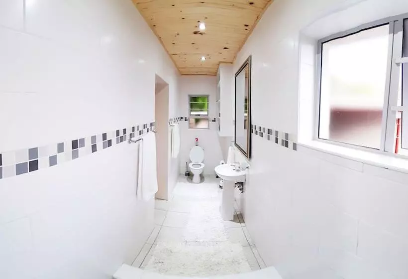 Majatalo Madeira Bed