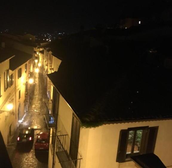 تختخواب و صبحانه Sagittabondo