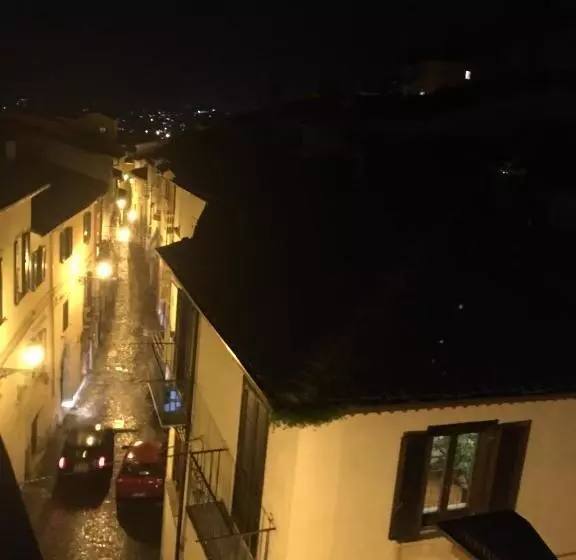 تختخواب و صبحانه Sagittabondo