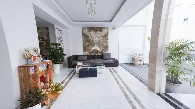 White Diamond Hotel   Airport