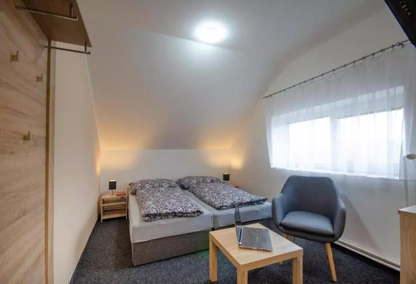 Majatalo Penzion Hády