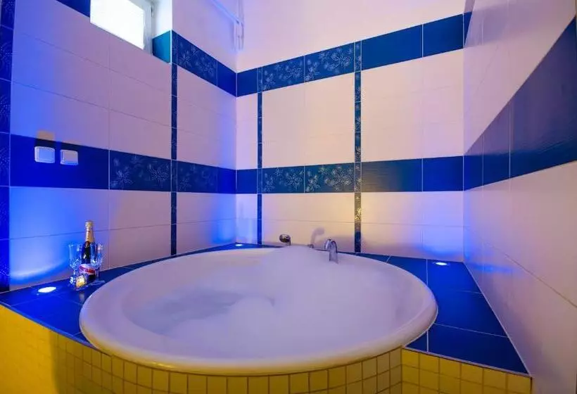 Majatalo Penzion Hády