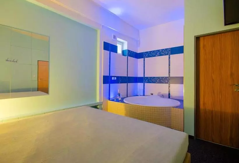 Majatalo Penzion Hády