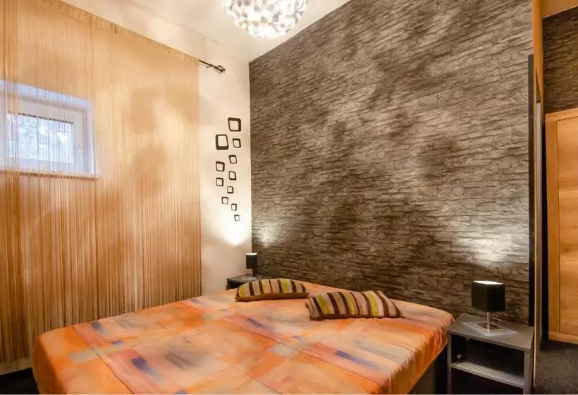 Majatalo Penzion Hády