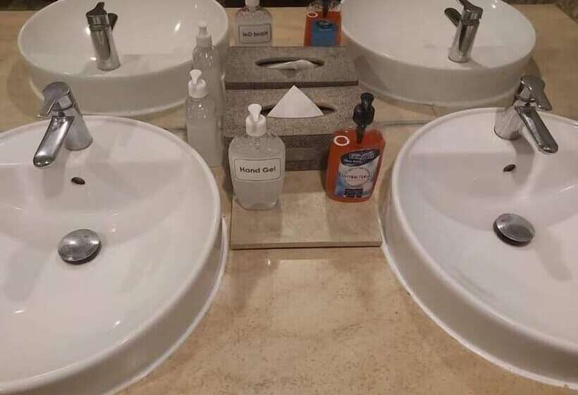 هتل The Village Resort