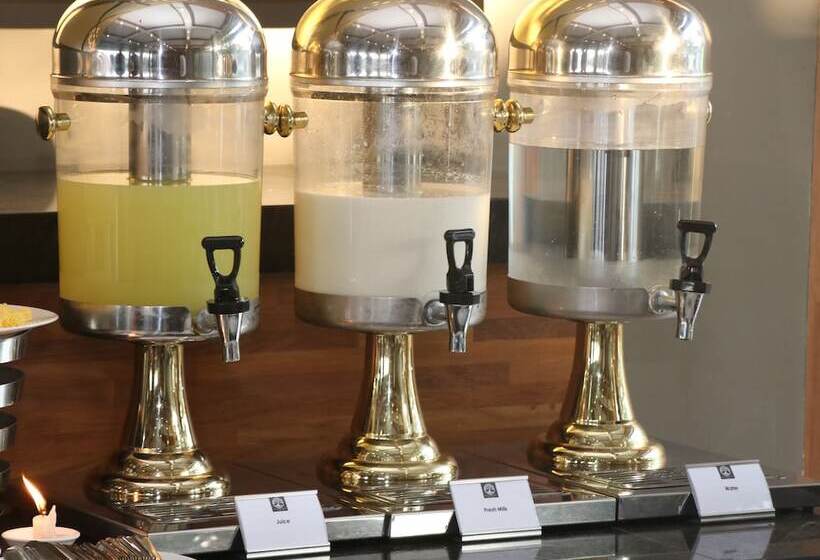 هتل The Village Resort