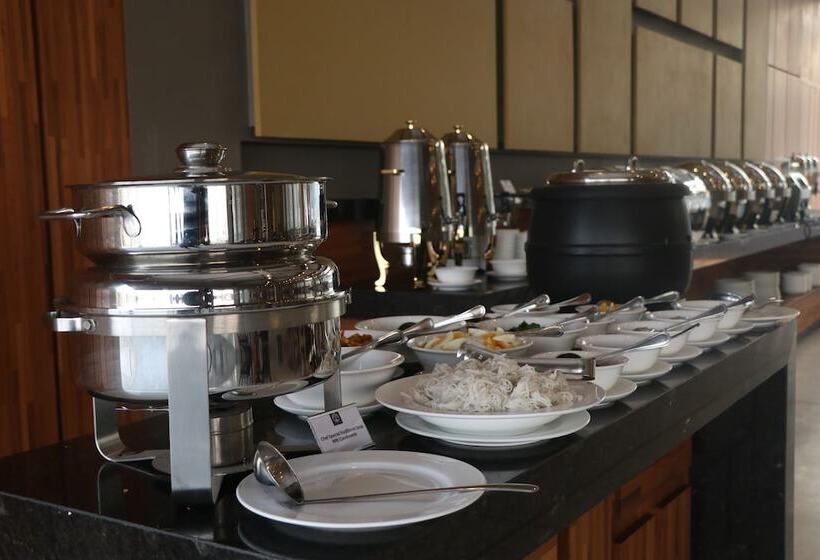 هتل The Village Resort