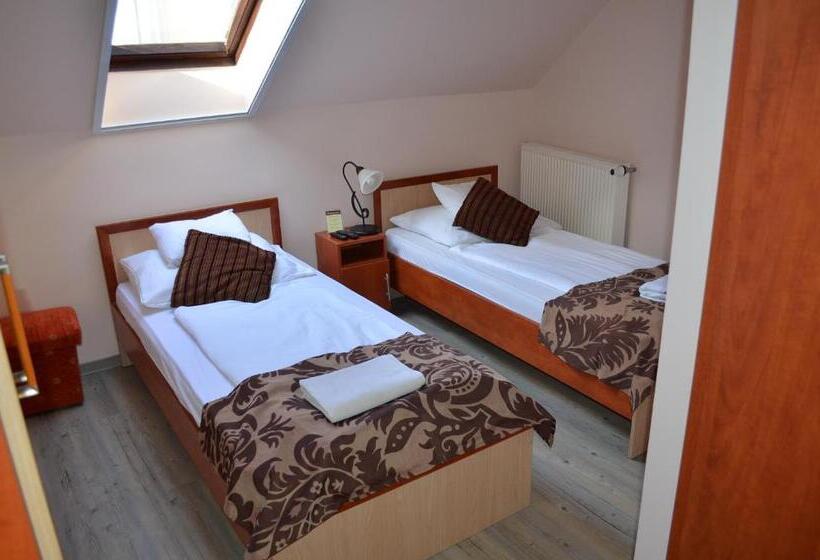 تختخواب و صبحانه Holdfényszállás